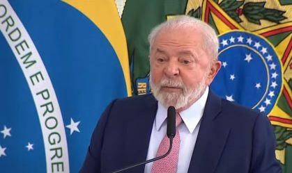 "Ninguém está pedindo um absurdo", diz Lula ao criticar juros altos