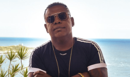 MC Marcinho sofre parada cardíaca e é intubado; estado de saúde é grave, mas estável