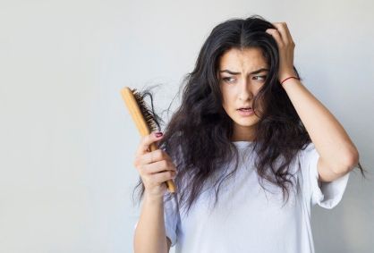 O que pode causar a queda de cabelo?