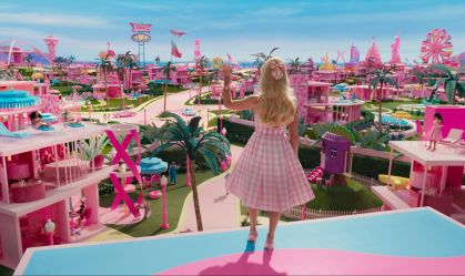 "Barbie" está prestes a se tornar o filme com maior bilheteria de 2023 nos EUA