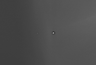 Sonda que orbita Marte mostra imagens da Lua ao redor da Terra