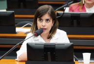Tabata Amaral vai à Justiça contra PL que proíbe casamento homoafetivo
