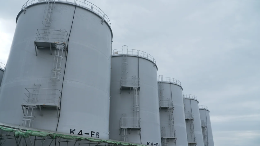 Águas residuais tratadas armazenadas em tanques em Fukushima, Japão, em 12 de abril de 2023. / Daniel Campisi/CNN