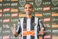 Diego Tardelli revela ter recebido Ferrari por vencer rival em final