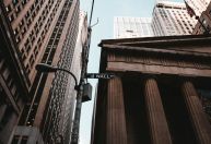 Bolsas de NY sobem em meio a perspectiva de corte maior nos juros pelo Fed