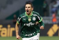 Veiga desencanta, Palmeiras vence o Fortaleza e se reencontra com as vitórias