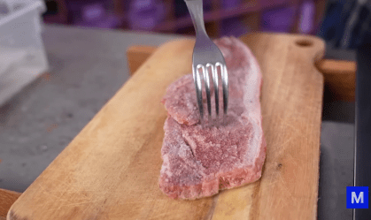 Tábua de descongelar carne funciona mesmo? Manual do Mundo responde