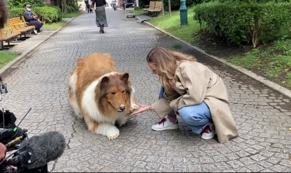 Japonês que gastou R$ 70 mil para se "transformar" em cachorro faz 1º passeio; veja