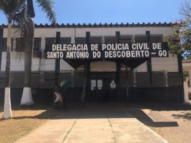 Mulher rasga testículo do marido com a mão durante discussão e alega legítima defesa