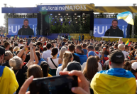 Zelensky recebe apoio da Otan e boas-vindas de multidão na Lituânia