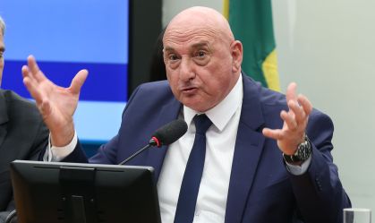 O general Gonçalves Dias, ex-ministro do GSI, durante depoimento à CPI do MST