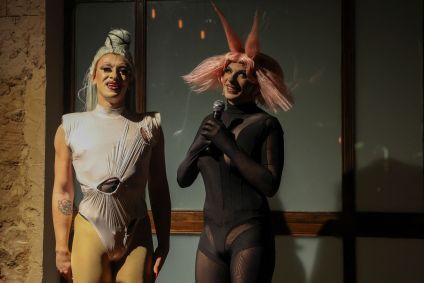 Drag libanesas conhecidas como Latiza Bombe e Emma Gration precisaram encerrar o show antes do planejado por ataques de conservadores