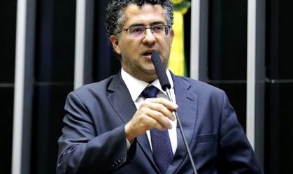 Relator do Desenrola vai propor teto para juros rotativo do cartão de crédito limitado a cheque especial