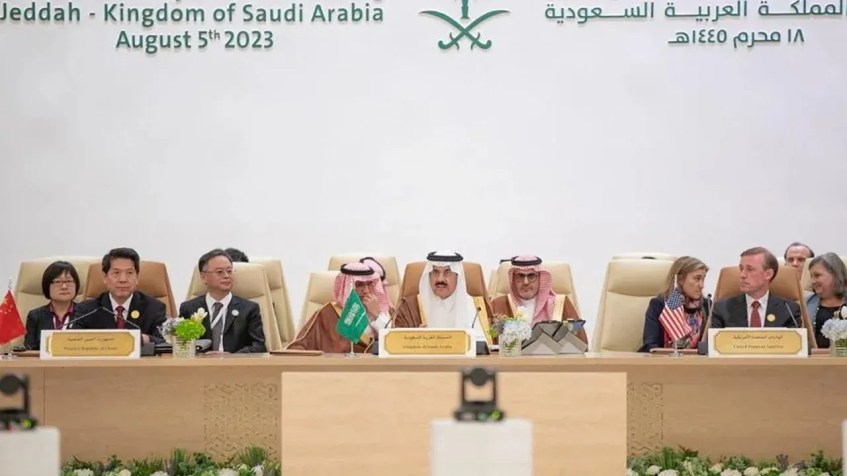 Representantes da China, dos EUA e da Arábia Saudita participam de negociações destinadas a avançar para um fim pacífico da guerra da Rússia na Ucrânia, em Jeddah, na Arábia Saudita, no último fim de semana. / Agência de Imprensa Saudita/Reuters
