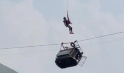Crianças ficam presas a 275 m de altura após cabo de teleférico se romper no Paquistão; todas são resgatadas