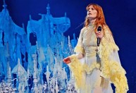 Florence Welch relata experiência de quase morte após aborto espontâneo