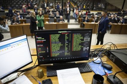 Vereadores de Porto Alegre revogaram a lei do "Dia do Patriota"