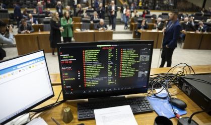 Vereadores de Porto Alegre revogam lei que tornava 8/1 o “Dia do Patriota”