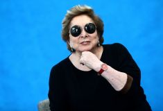 A atriz Aracy Balabanian durante sessão de fotos para o jornal &quot;O Estado de S. Paulo&quot;, nos estúdios do Projac, da TV Globo, na zona oeste do Rio de Janeiro.