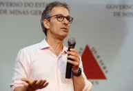 TSE rejeita pedido para cassar Zema e aplica multa
