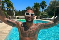 Neymar se hospeda em mansão de luxo com piscina gigante em Ibiza; veja fotos