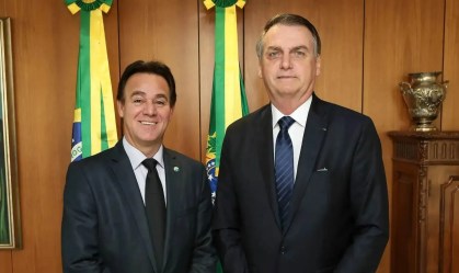 Ex-presidente Jair Bolsonaro (PL) e deputado federal Adilson Barroso (PL-SP), em foto de 2019