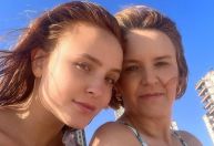 Antes de entrevista de Larissa Manoela, mãe fez post religioso: “Inimigo nunca vai te derrubar”