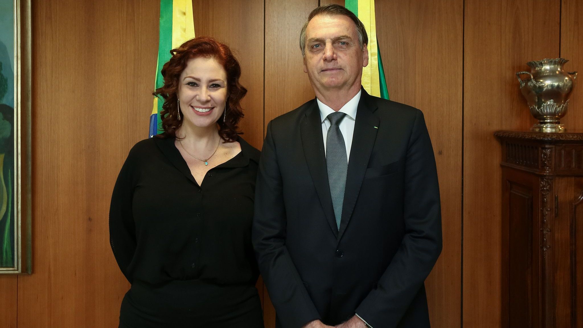 A deputada Carla Zambelli (PL-SP) com o então presidente Jair Bolsonaro em 2019