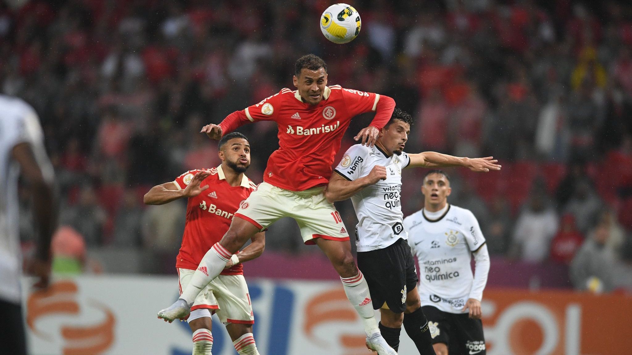 Inter e Corinthians se enfrentam pelo Brasileirão