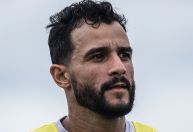 Cruzeiro rescinde contrato do atacante Henrique Dourado