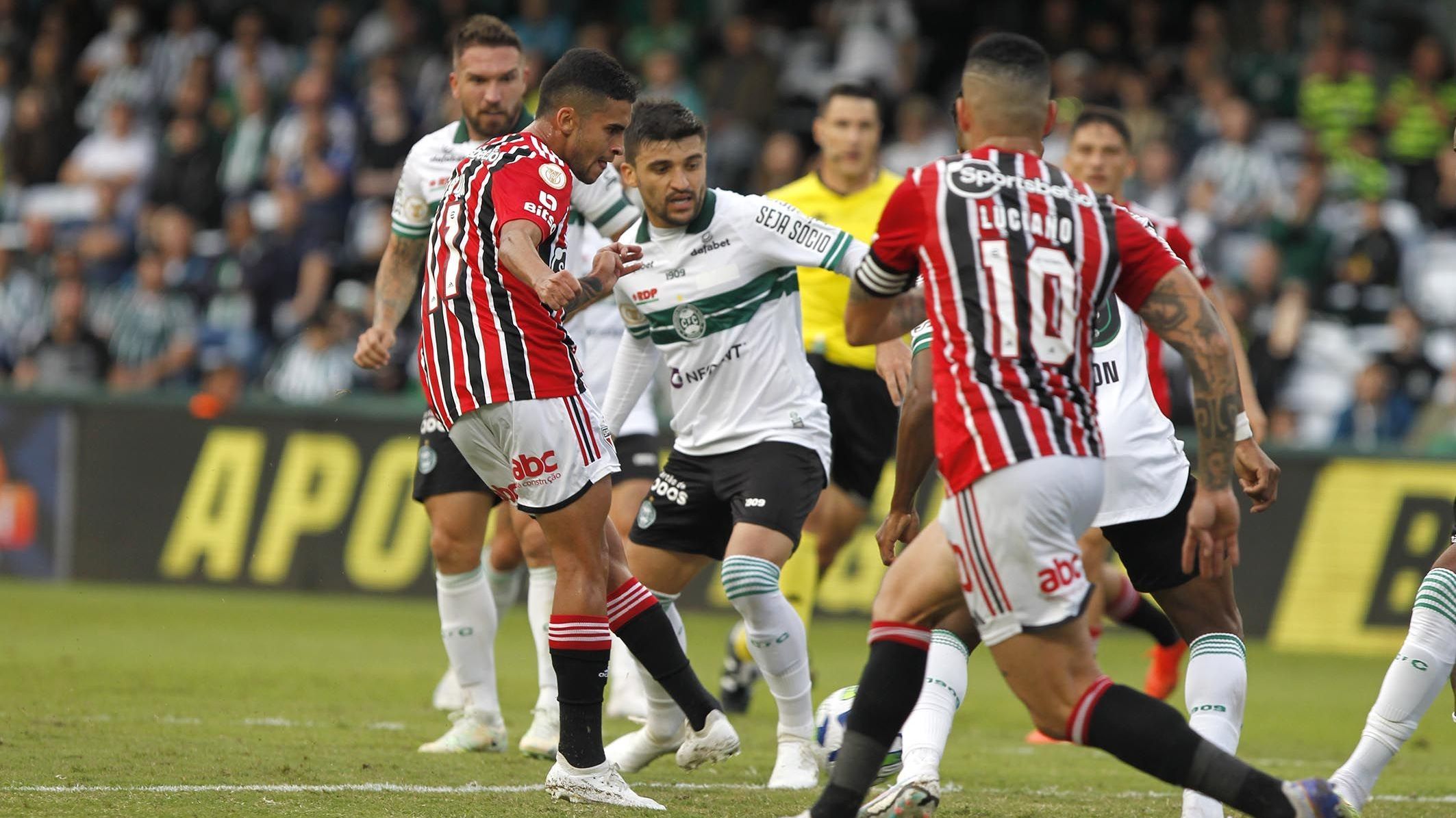Coritiba e São Paulo em campo no primeiro turno do Brasileirão