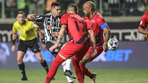 Atlético-PR e Atlético-MG se enfrentam na Ligga Arena pelo Brasileirão