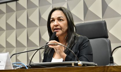 Para blindar imagem das Forças Armadas, comandante do Exército se encontra com relatora da CPMI do 8/1, dizem fontes