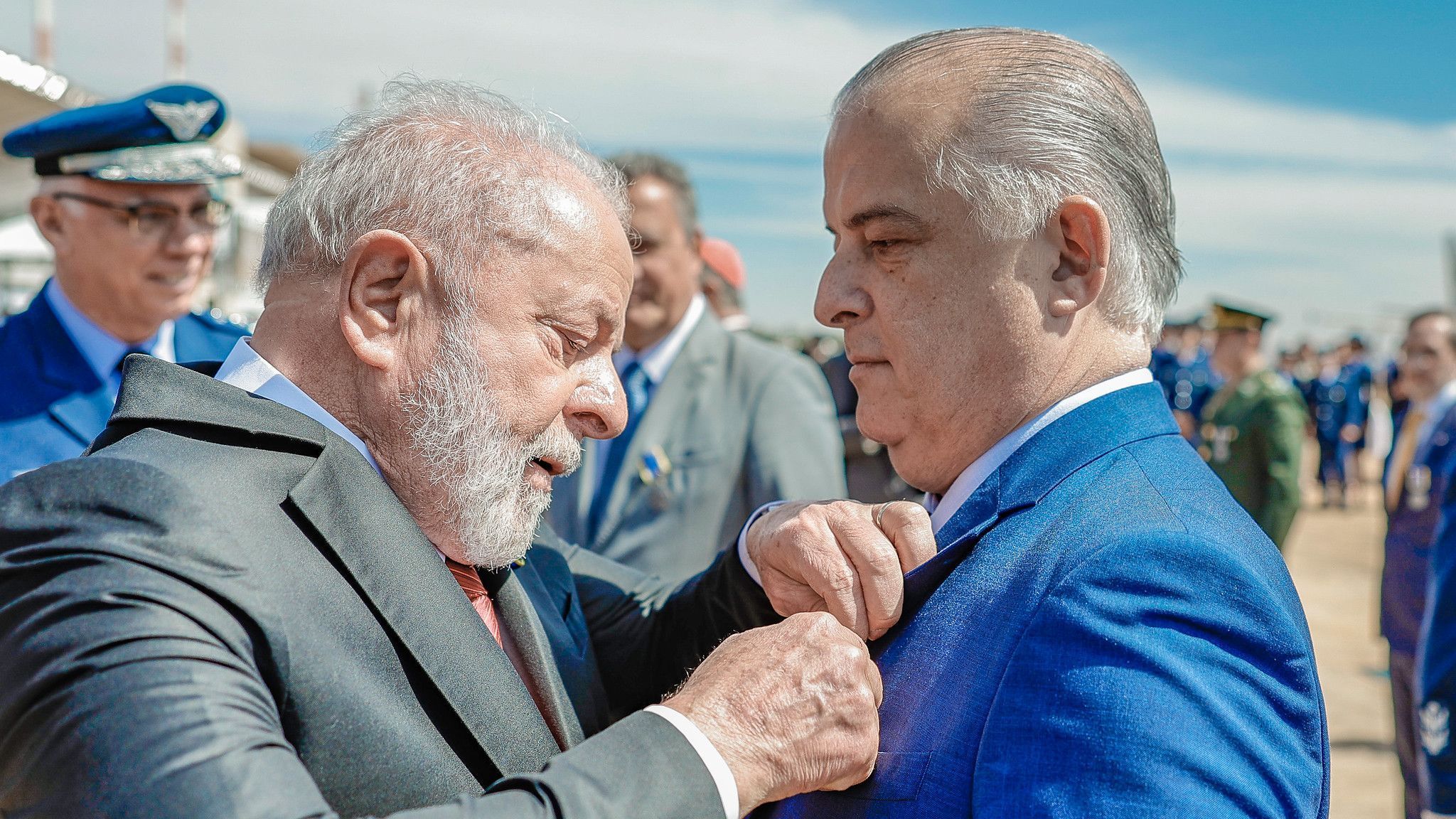 O presidente Luiz Inácio Lula da Silva (PT) durante entrega da Medalha do Mérito Santos Dumont ao Ministro de Portos e Aeroportos, Márcio França