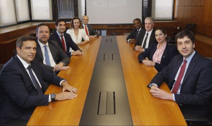 Com Galípolo e Aquino, BC divulga fotos de reunião do Copom, que deve cortar Selic