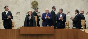 Cristiano Zanin é recebido por autoridades durante posse como ministro do Supremo Tribunal Federal (STF)