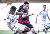 Santos empata com o Athletico-PR na Vila Belmiro e segue próximo da zona de rebaixamento