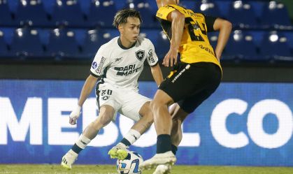 Dono de música no Botafogo, atacante retorna com futuro indefinido
