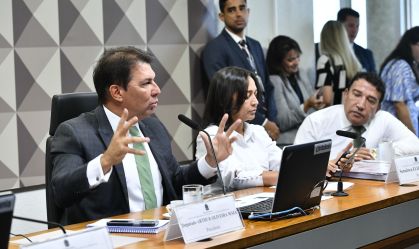 Presidente da CPMI do 8/1 diz não ter poder para destituir relatora e rebate senador