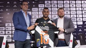 Dimitri Payet foi apresentado nesta sexta-feira (18) pelo Vasco