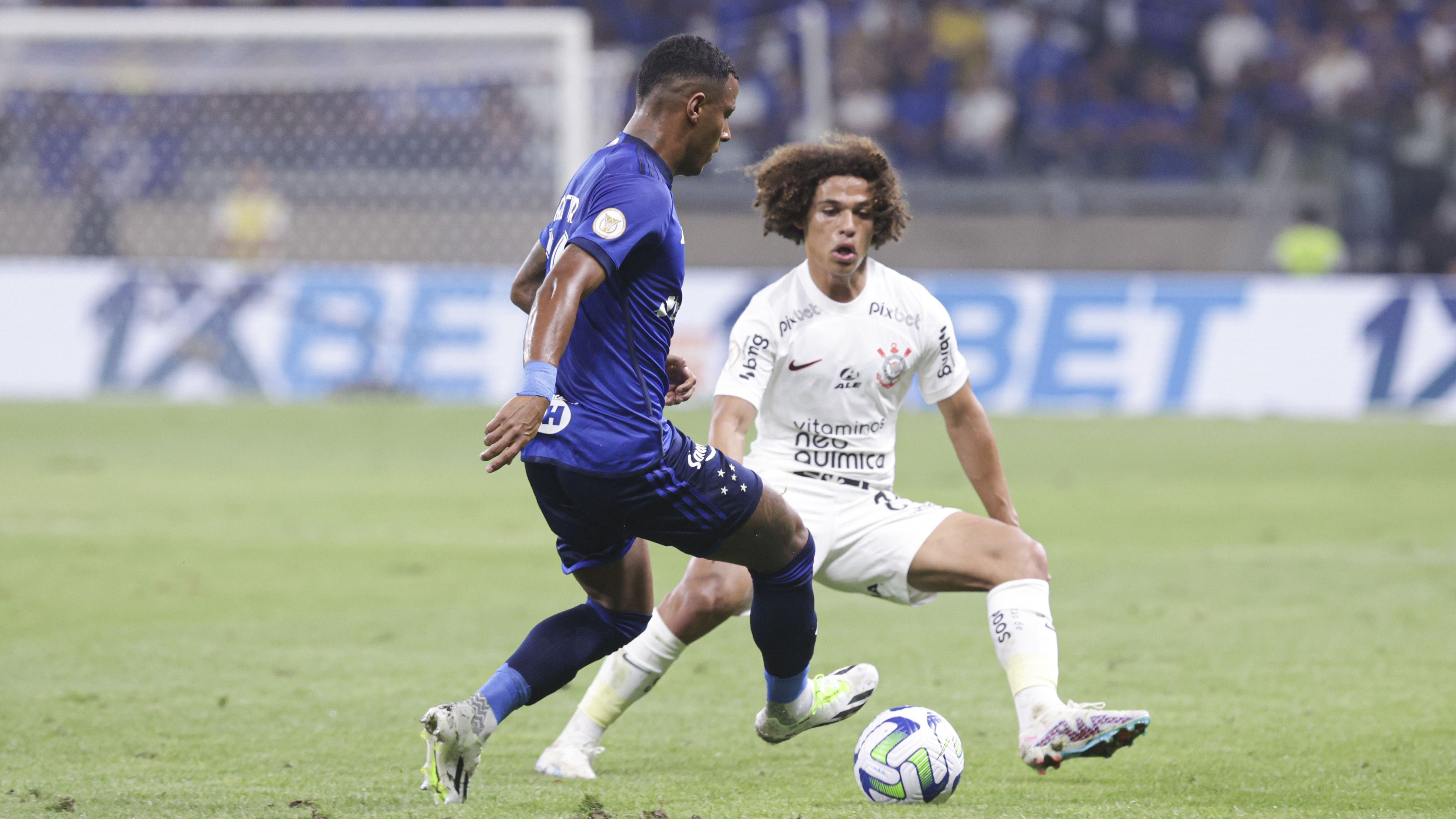Cruzeiro e Corinthians empatam no Mineirão