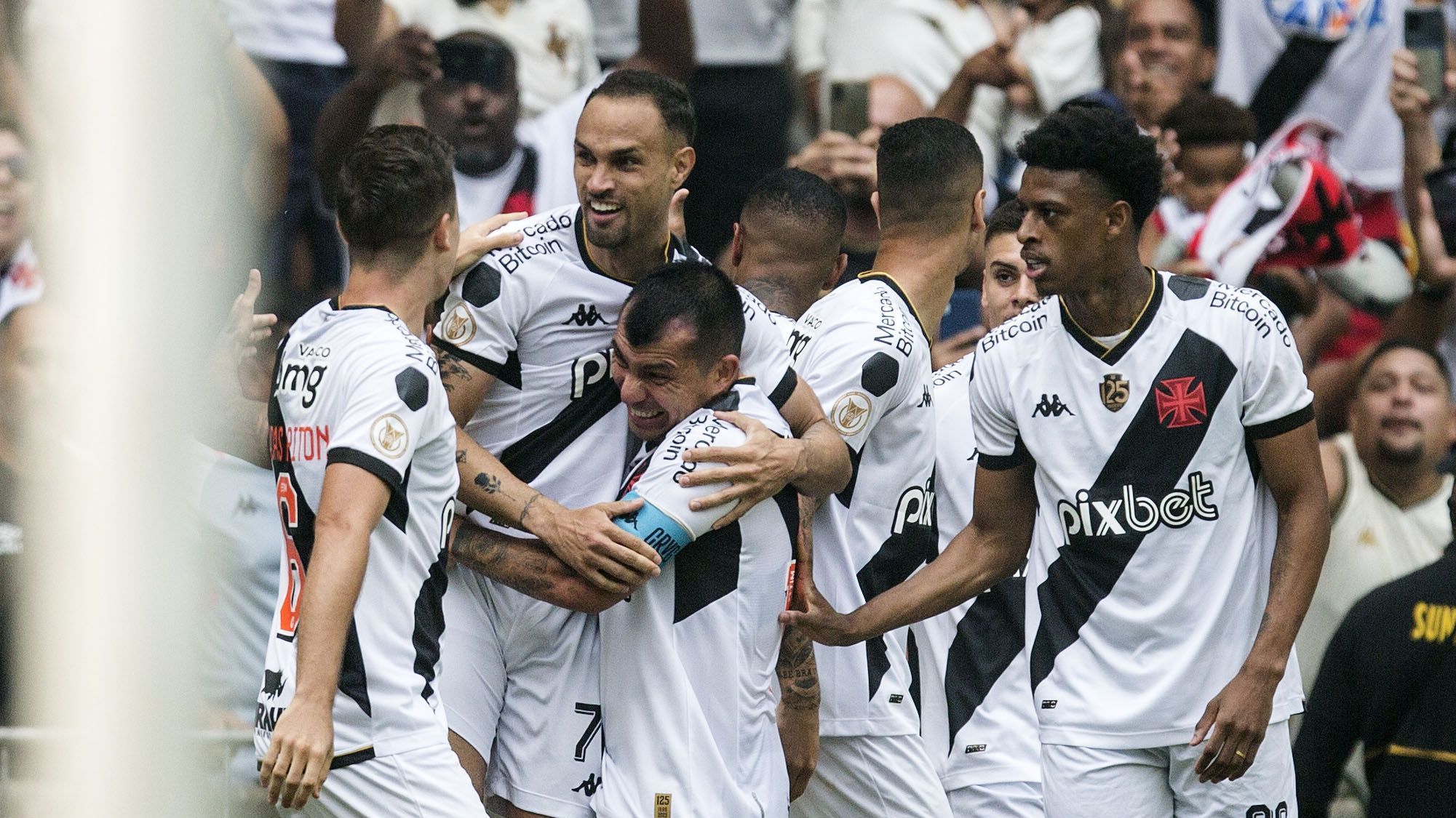 Jogadores do Vasco comemoram gol contra o Alético-MG