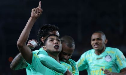 Rony afasta possível saída do Palmeiras: "Ainda tenho muita taça para levantar"