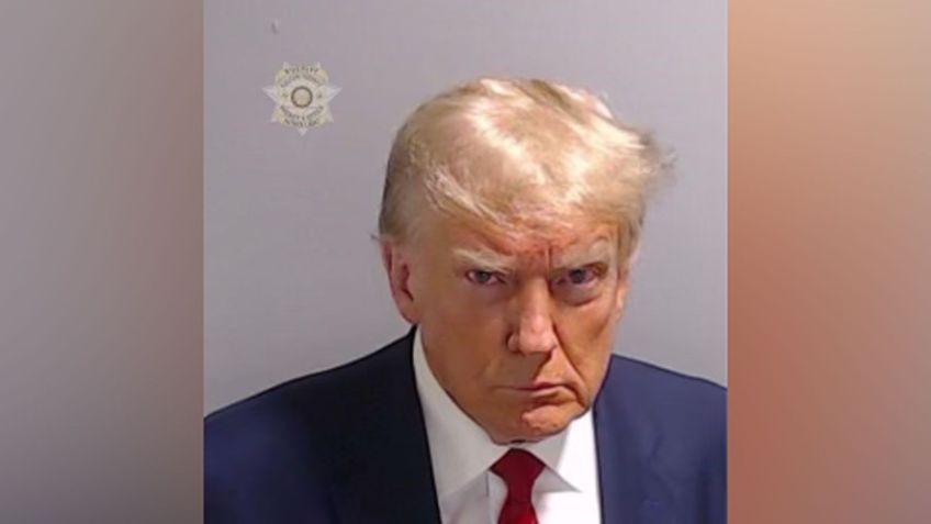 Foto de fichamento de Donald Trump em investigação sobre suposta fraude eleitoral nas eleições presidenciais de 2020 / Fulton County Sheriff's Office
