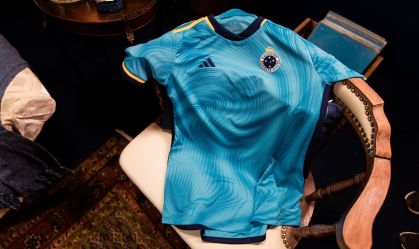 Cruzeiro apresentou seu terceiro uniforme para 2023 e 2024