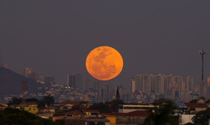 Maior Superlua do ano aparece no céu nesta quinta (17); saiba mais