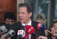 Juros do rotativo do cartão de crédito não podem continuar como estão, diz Haddad