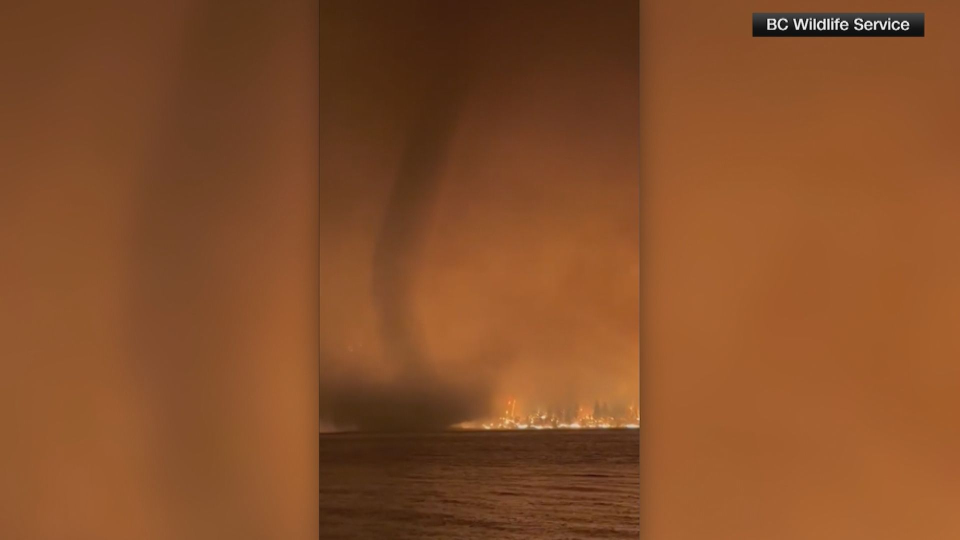 Tornado de fogo no Canadá