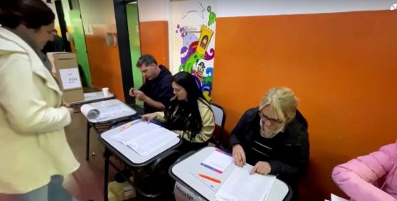 Argentinos votam em primárias para definir candidatos à Presidência