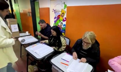 Argentinos votam em primárias para definir candidatos à Presidência